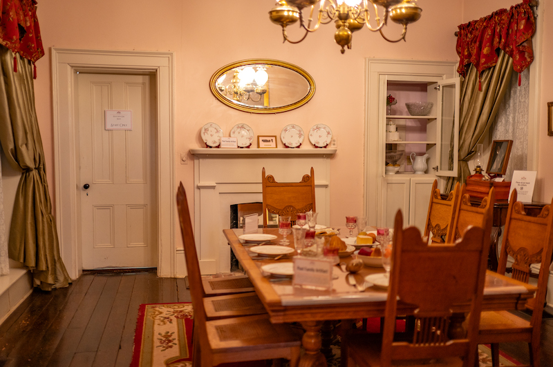 DiningRoom
